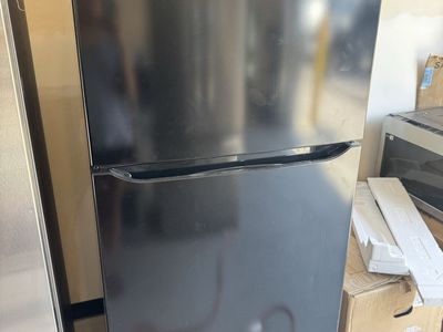 New LG 20 cu. ft. Top Freezer Refrigerator