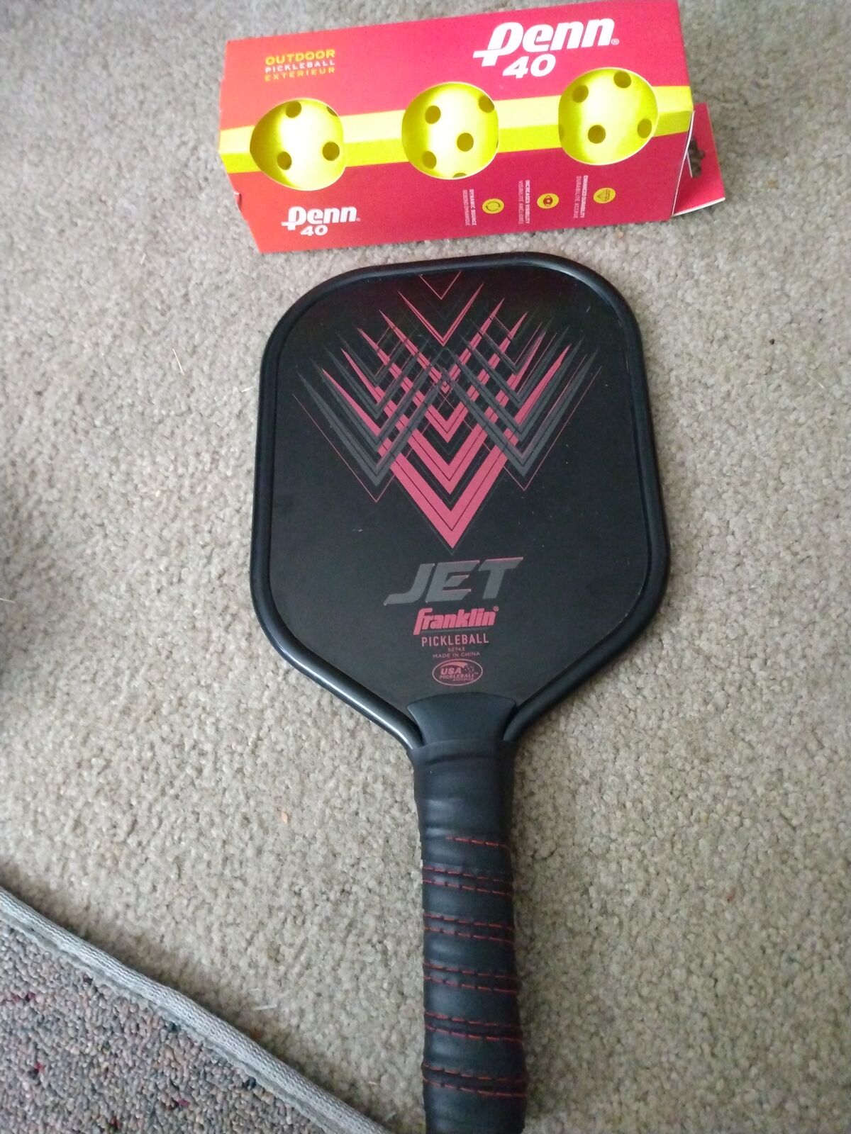 Franklin Jet pickleball paddle and 3 balls