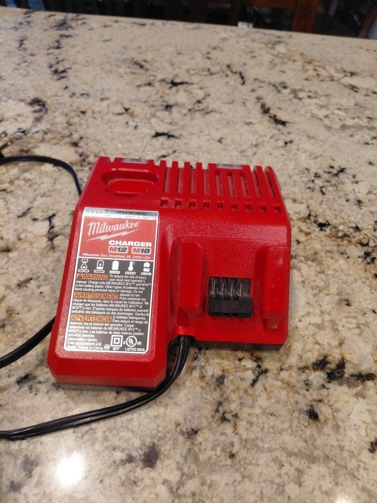 Milwaukee M12 M18 battery charger