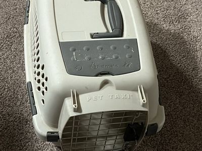 Petmate Pet Taxi Hard Plastic Pet Carrier Kennel