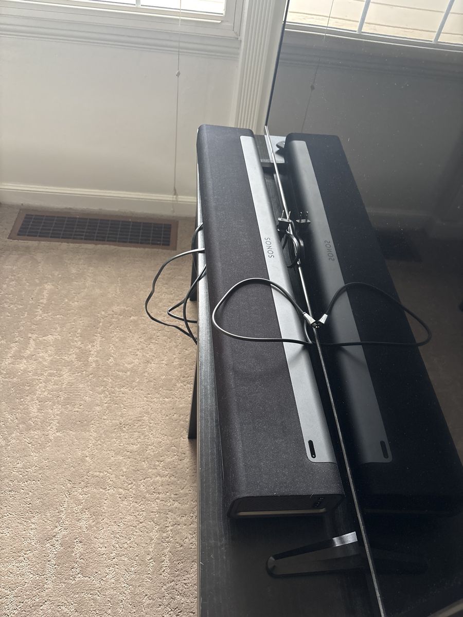 Sonos PLAYBAR Soundbar w/ TOSLINK Cable