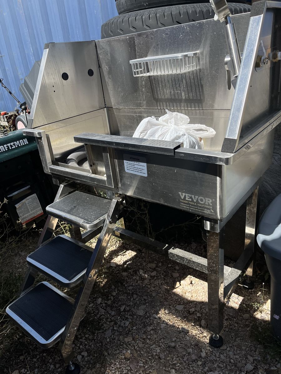 Vevor Stainless Steel Pet Grooming Tub with Stairs