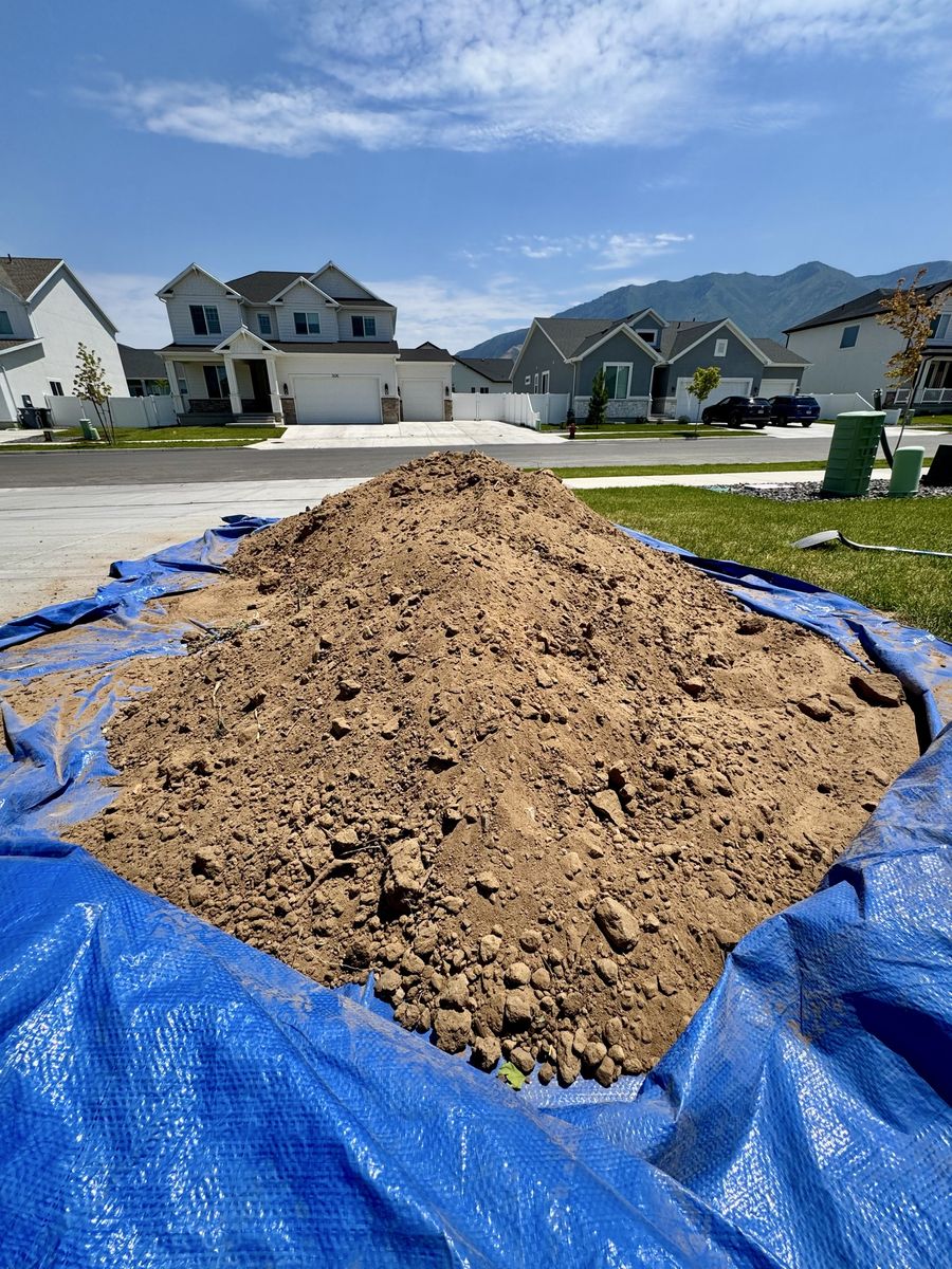 FREE Clean Dirt – Easy Driveway Pickup (About 1.5-2 Yards)