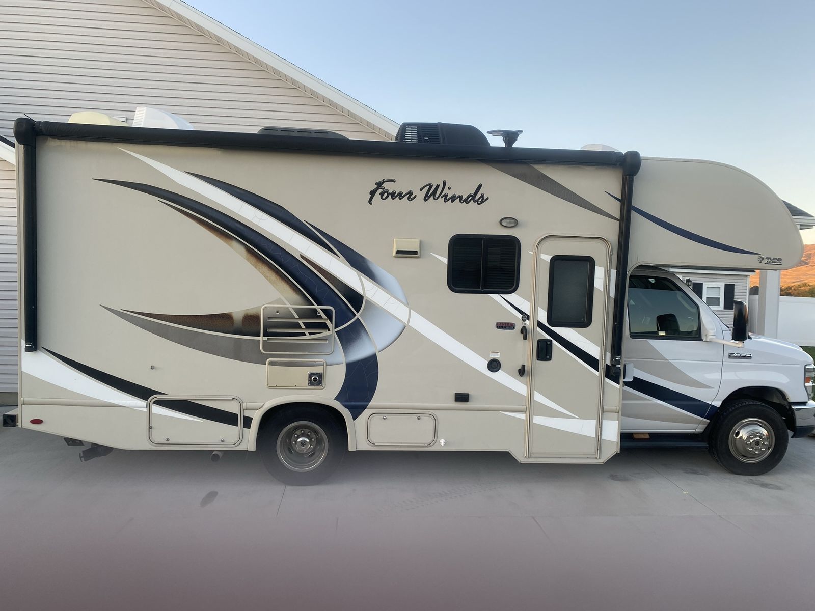 Class C Four Winds model 24F Motorhome by Thor