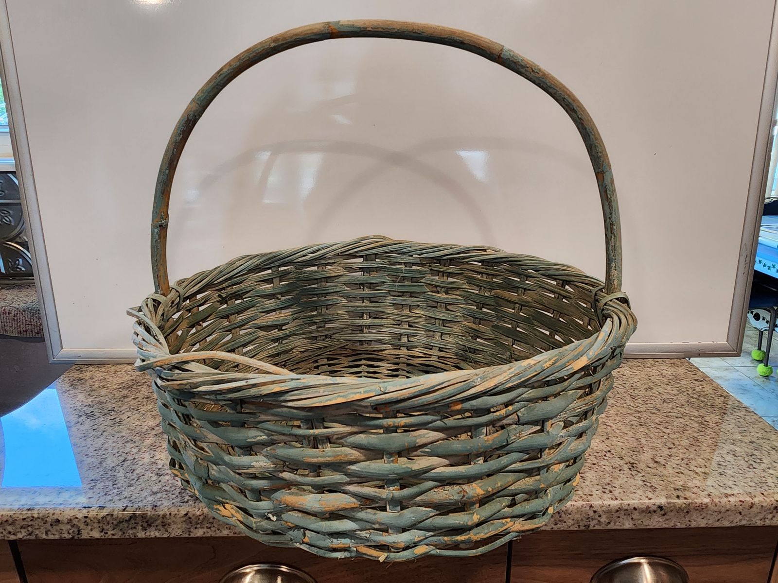 Decorative wicker basket