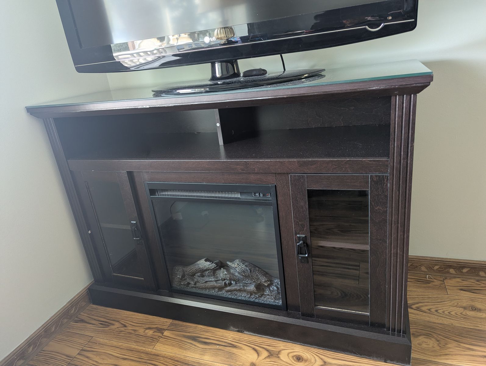 TV Stand/Entertainment Center  with Electric Fireplace (Glass top)