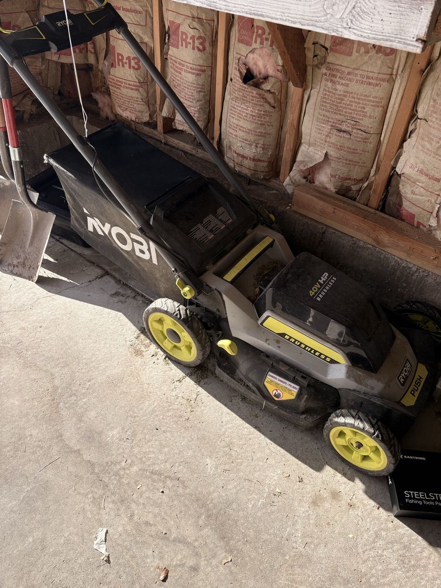 Electric lawn mower