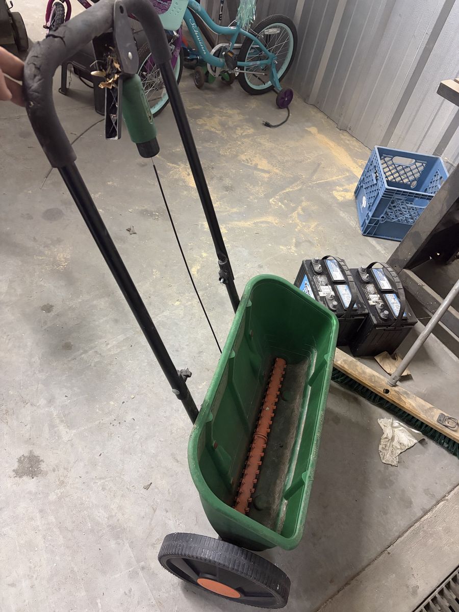 Fertilizer Spreader