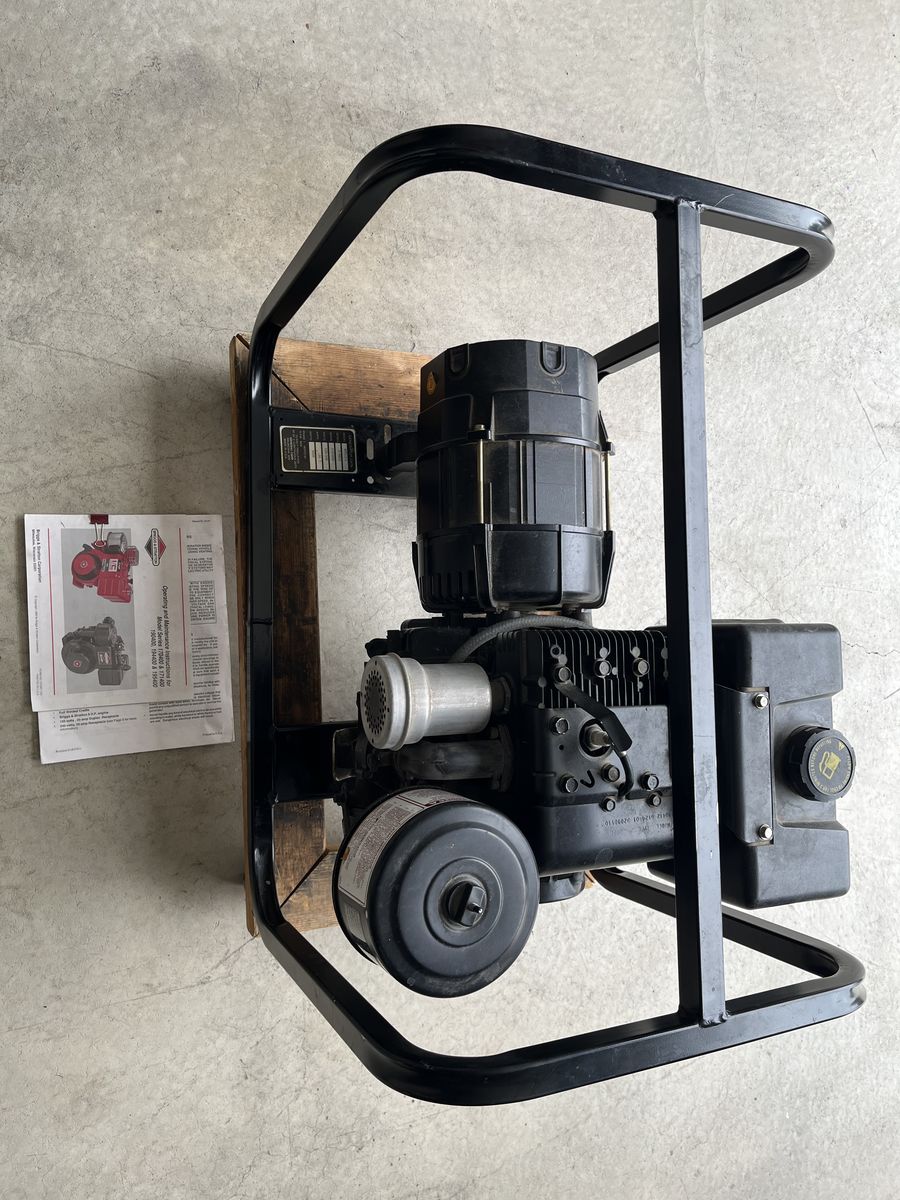 1993 4000 watt Briggs and Stratton generator