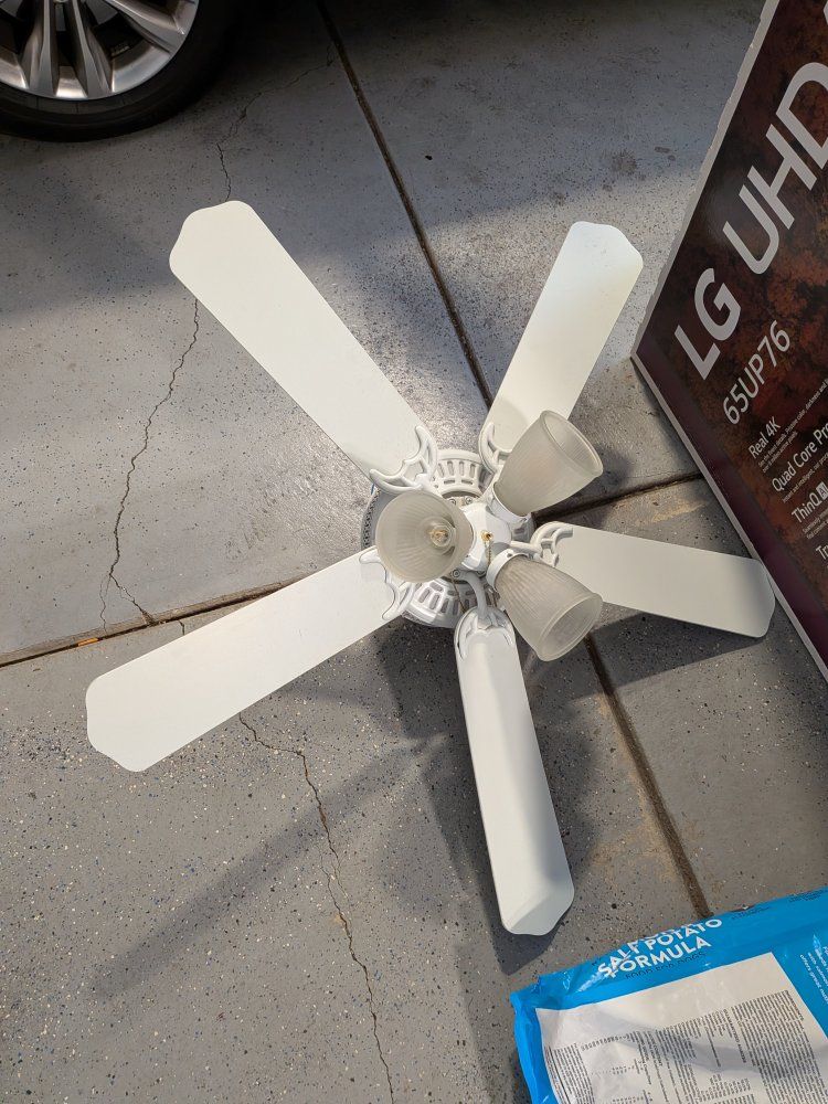 ceiling fan / light fixture