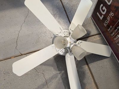 ceiling fan / light fixture