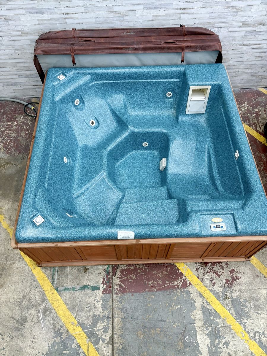 Jacuzzi hot tub