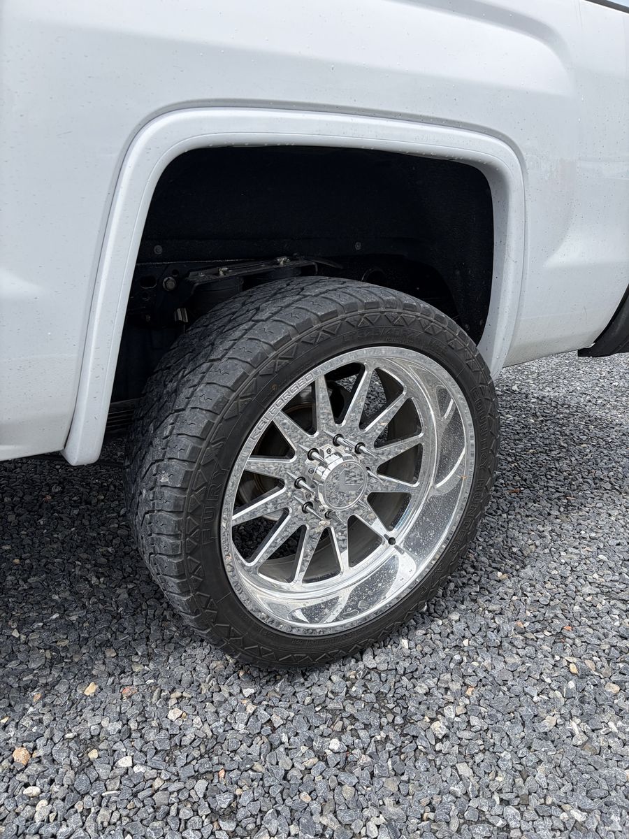 24x11 KG1 forged 8x180 wheels on 325/40R24 tires