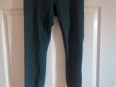 Lululemon Women's Extra Small Dark Green Leggings - Excellent Condition