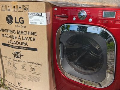 LG washer/dryer set, lightly used. *GAS* dryer