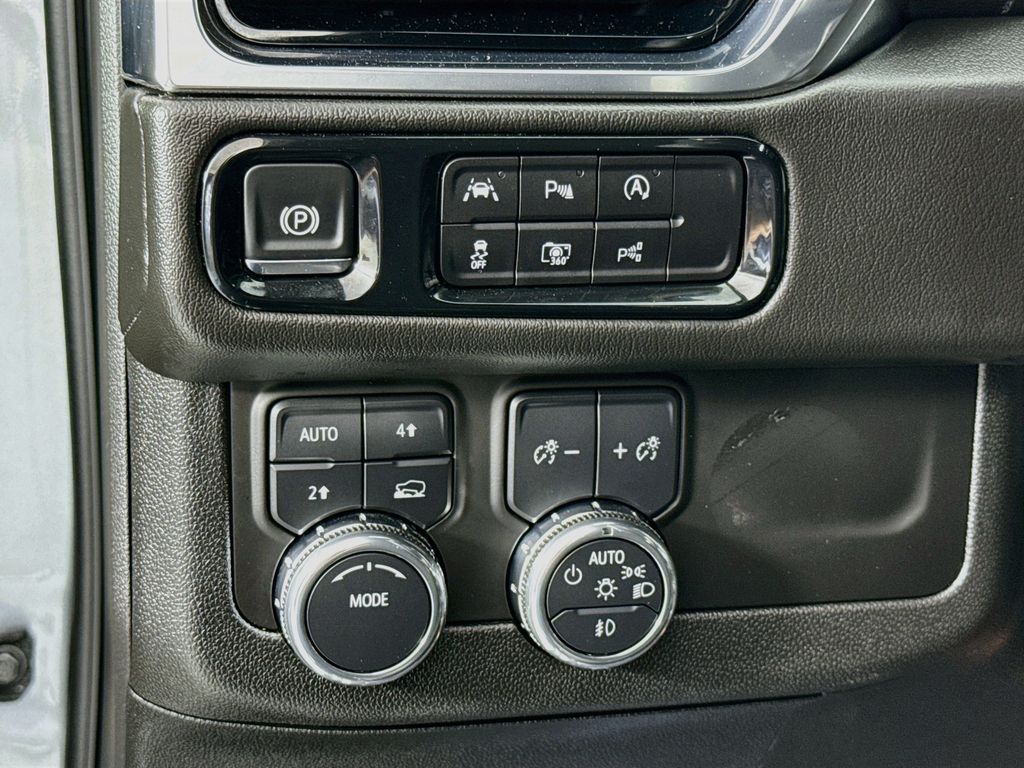 Main image 10