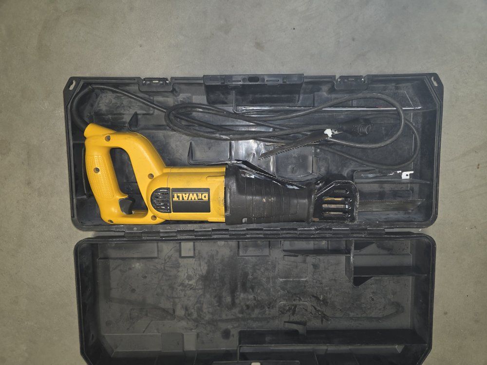 DEWALT Reciprocating Saw with Hard Case - Corded Electric Power Tool