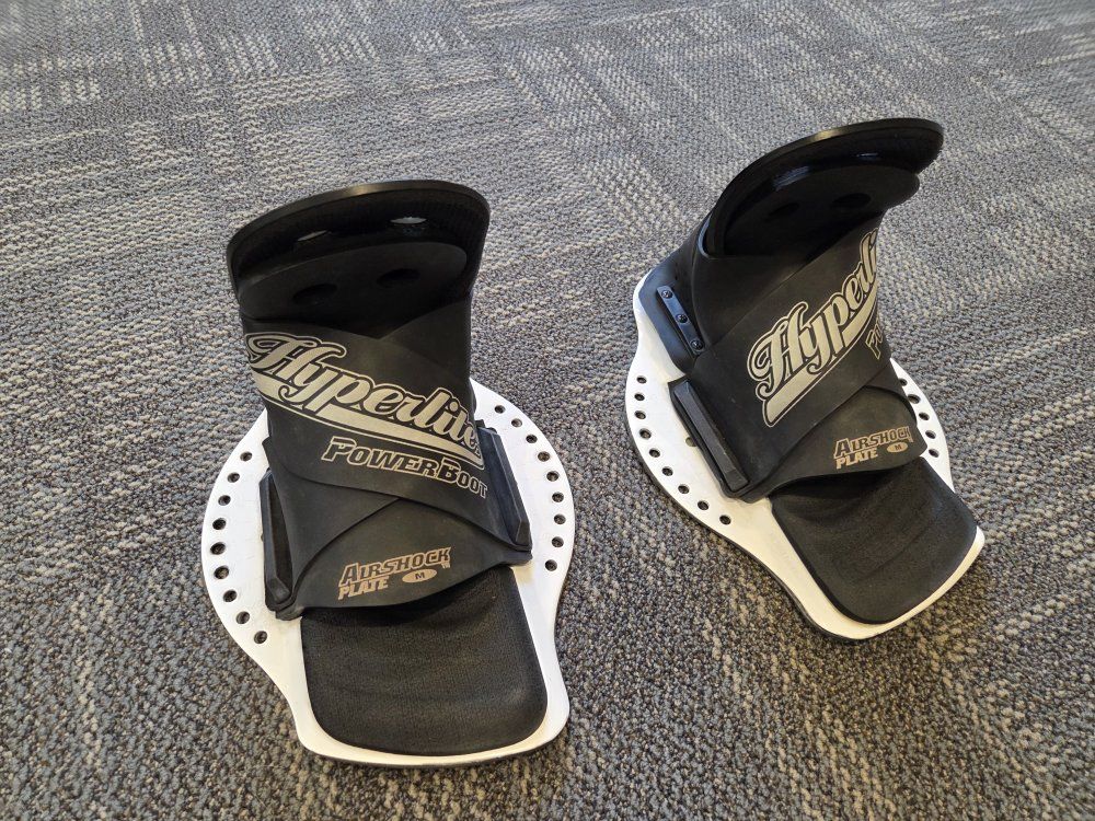 Size M wake board boots