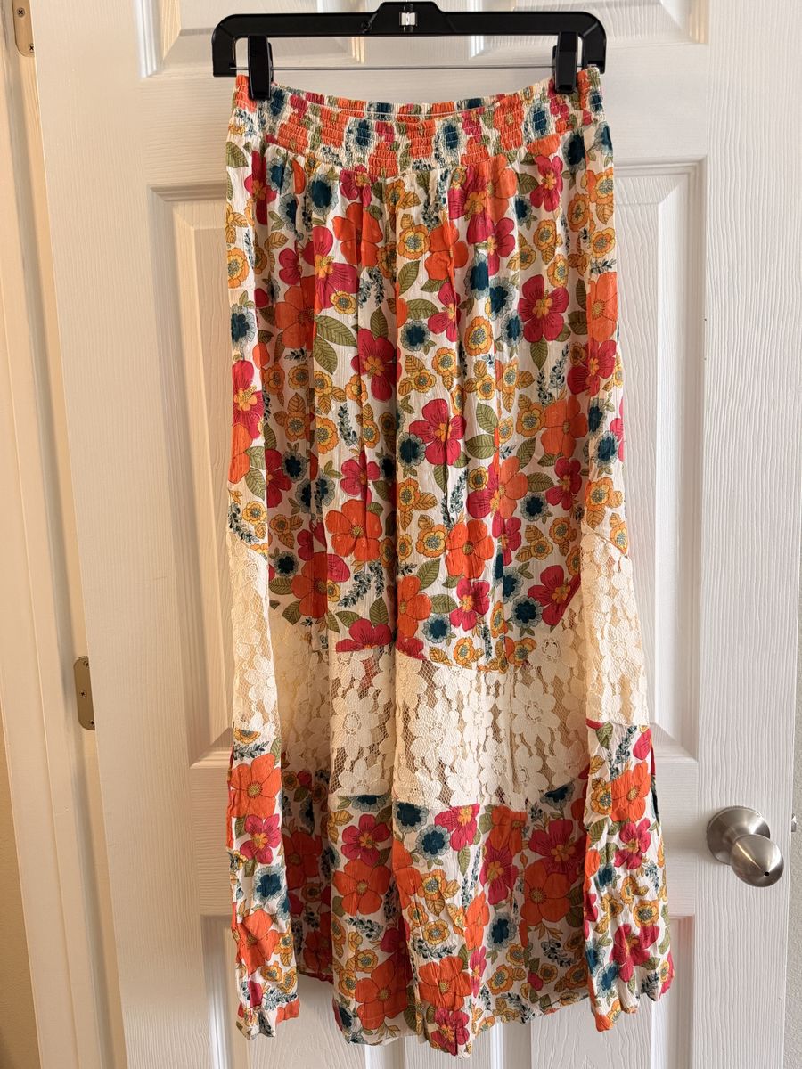 Angie Floral Wide Leg Pants Size M Smocked Waist Crochet Lace