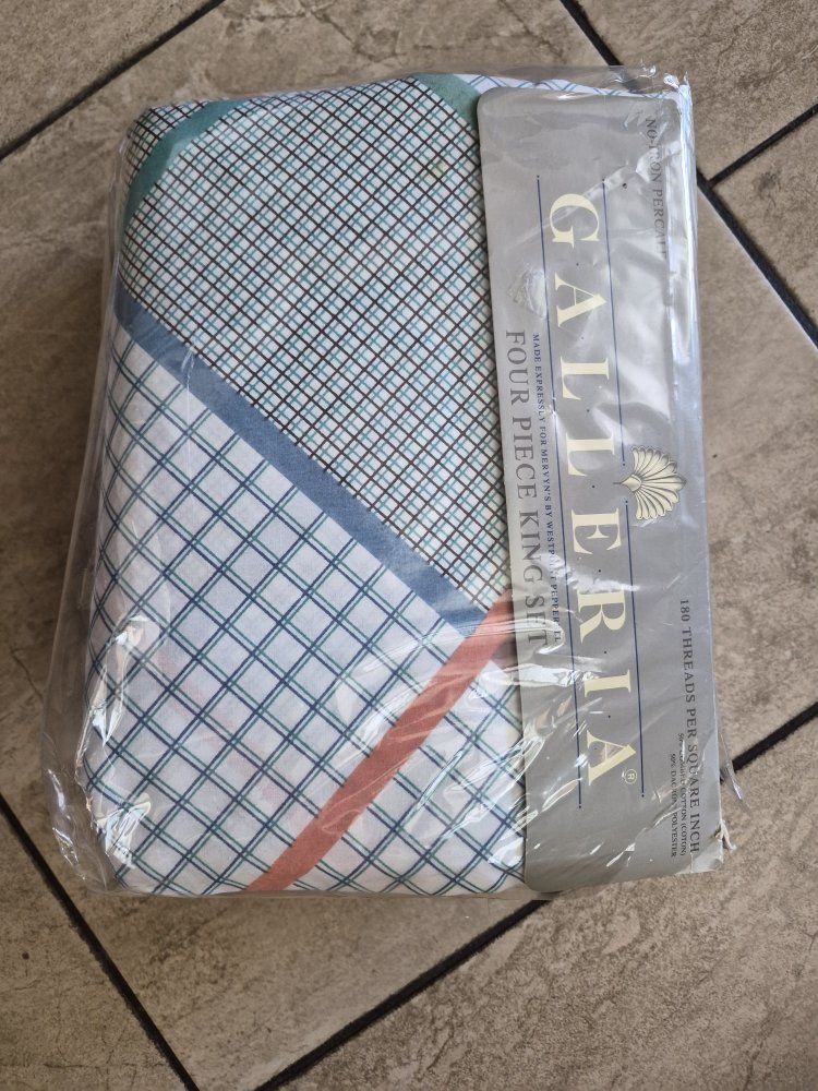 BRAND NEW KING SHEET SET