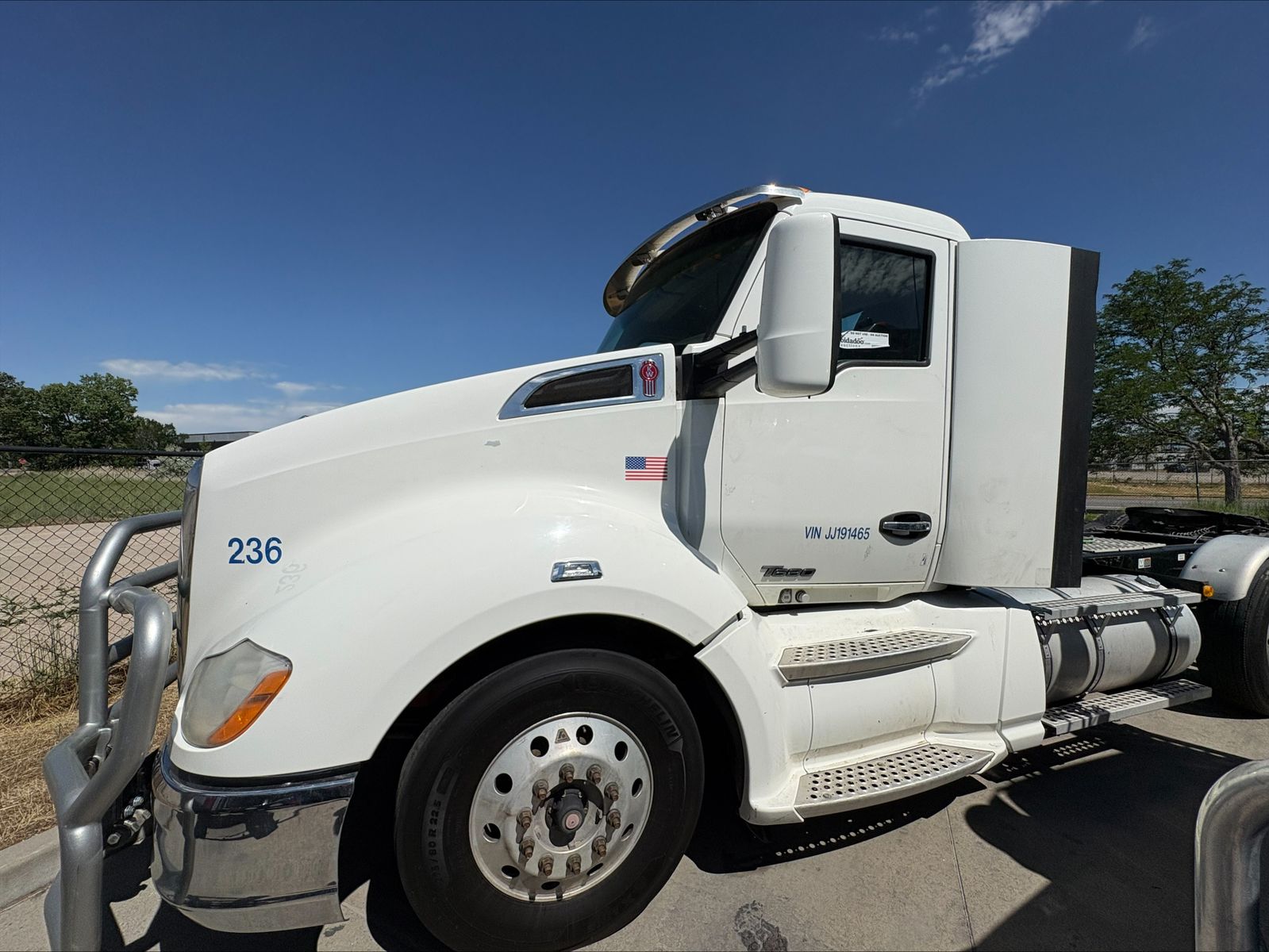 2018 Kenworth T680 Day Cab – $39,000