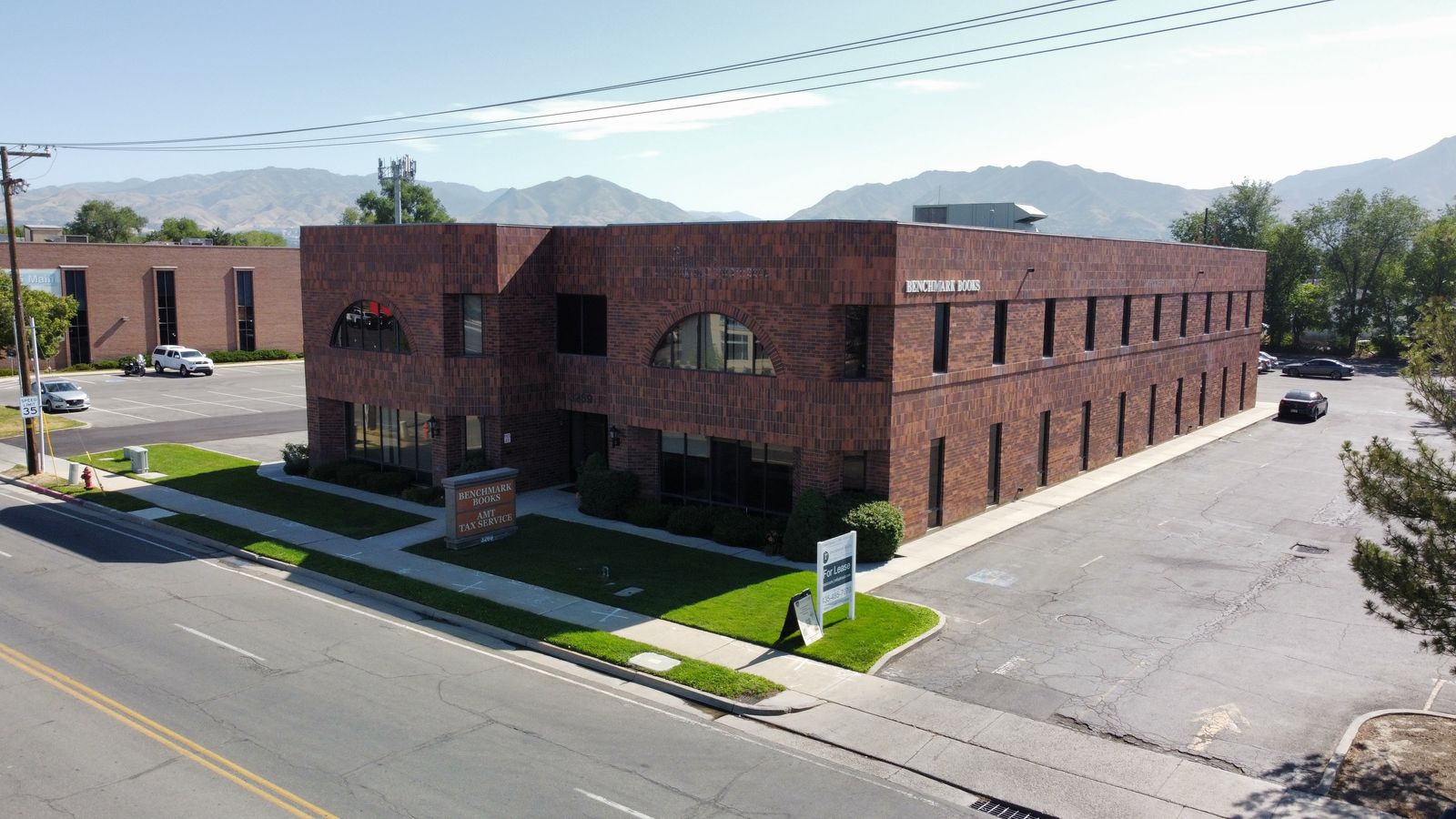 Main image 6