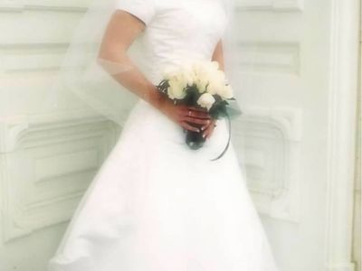 Beautiful wedding dress size 12