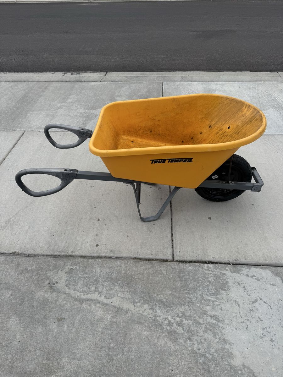 True Temper Poly Wheelbarrow