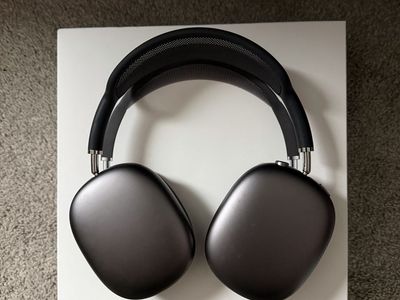 AirPod Pro Max Lighting Port (No Smart Case)