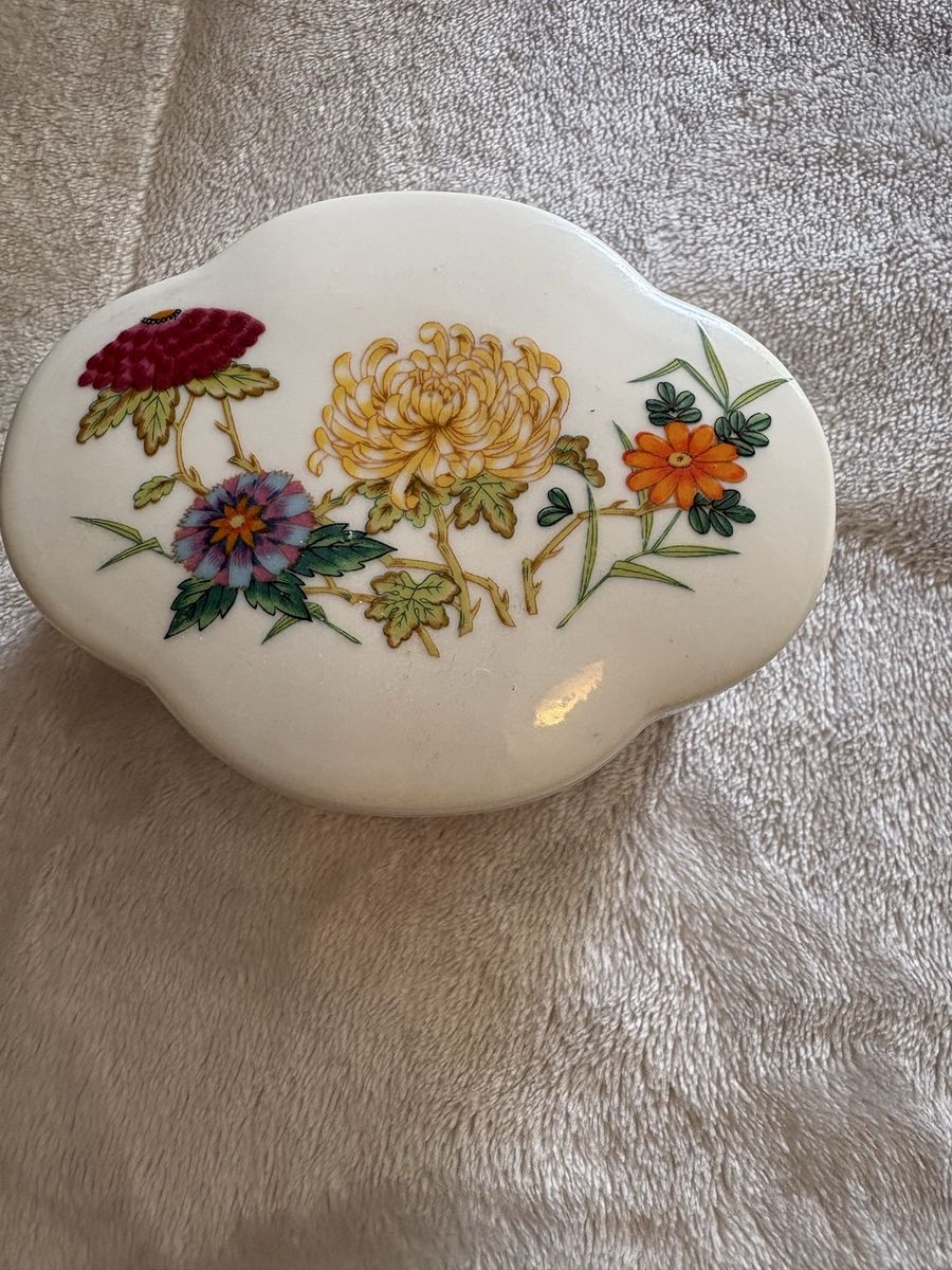 Vintage Takahashi porcelain trinket box