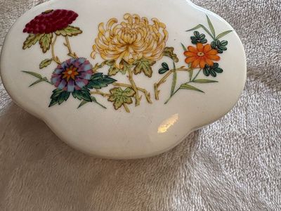 Vintage Takahashi porcelain trinket box