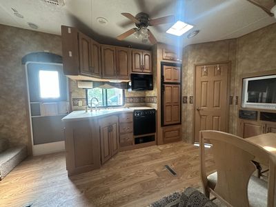 2005 Everest Keystone Montana Fifth Wheel