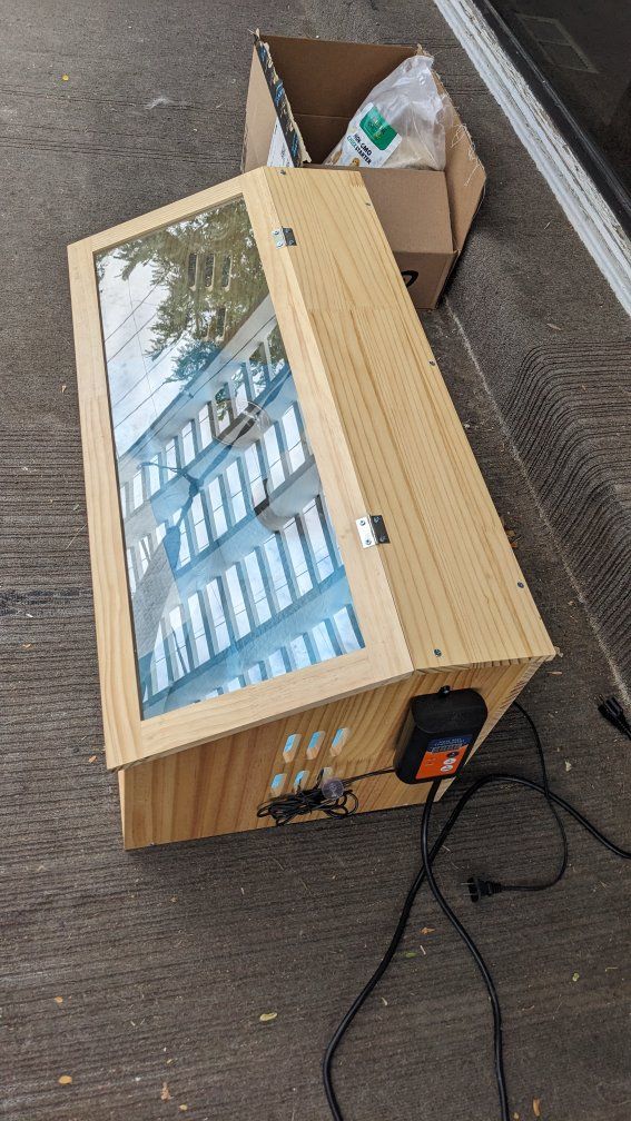 *Brand New* Wooden Brooder Box with Heat pad and light.
