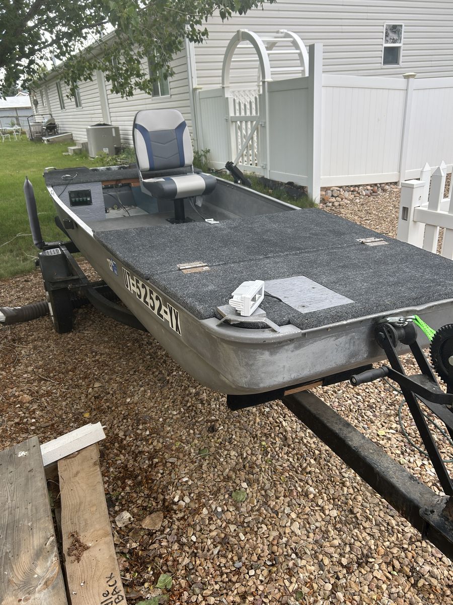 11 ft Jon Boat - Coleman Crawdad Boat - Best Ever