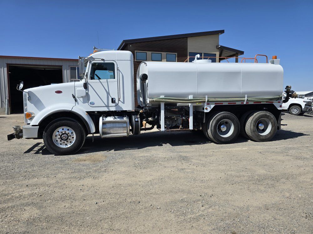 2015 Peterbilt 4,000gal Water Truck 2,400hrs