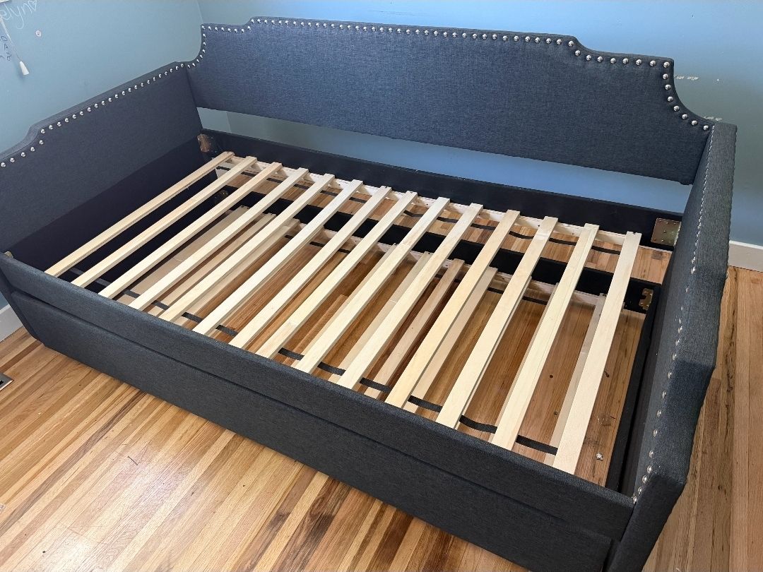 Upholstered daybed with trundle