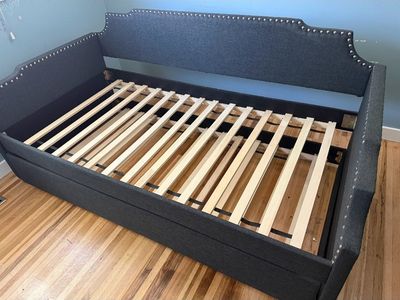 Upholstered daybed with trundle
