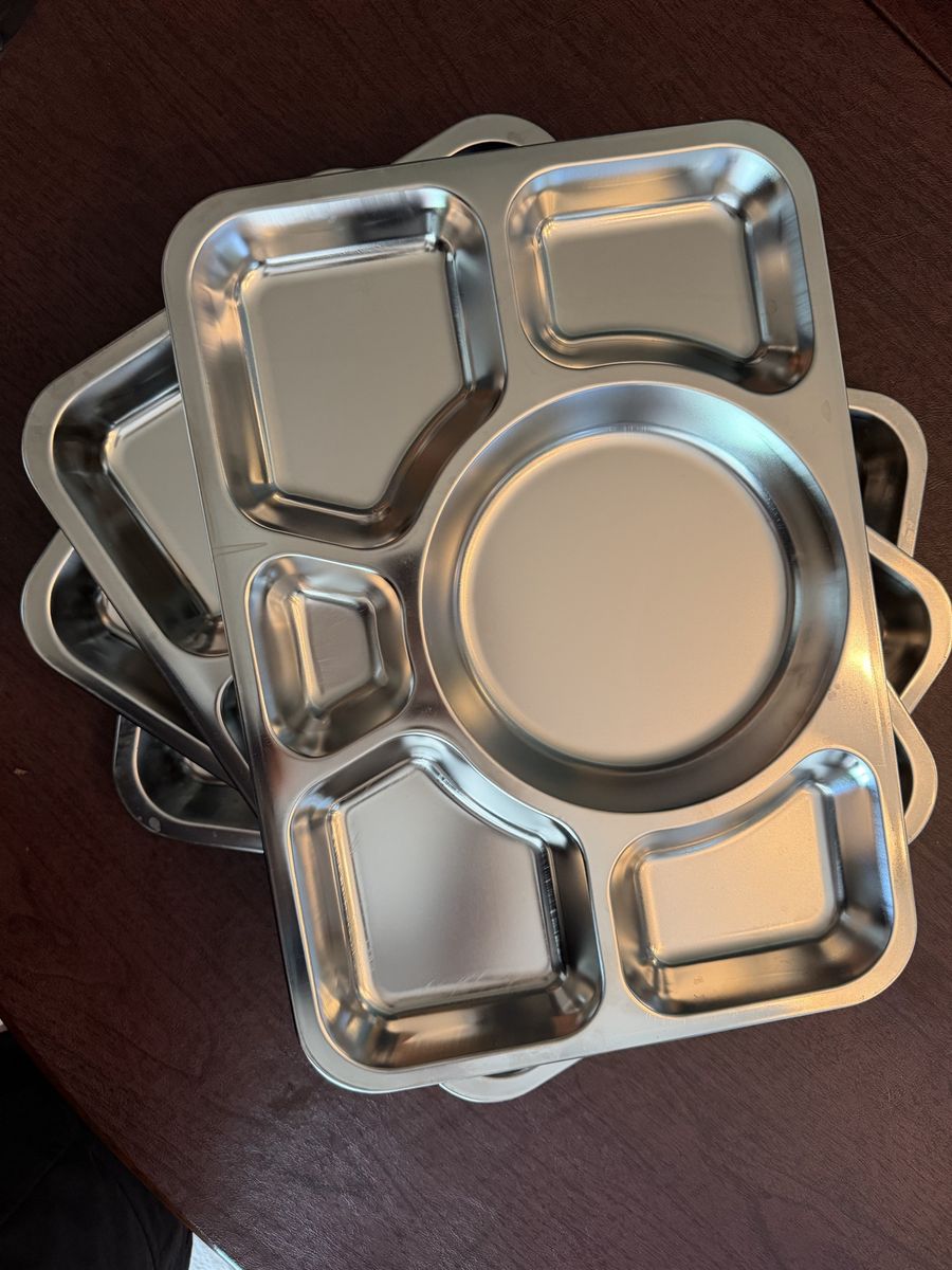 4x Stainless steel meal trays