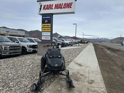 2026 Ski-Doo Summit® Adrenaline® with Edge Package 850 E-TEC 154 H_Alt Powder L. 2.5_Bla