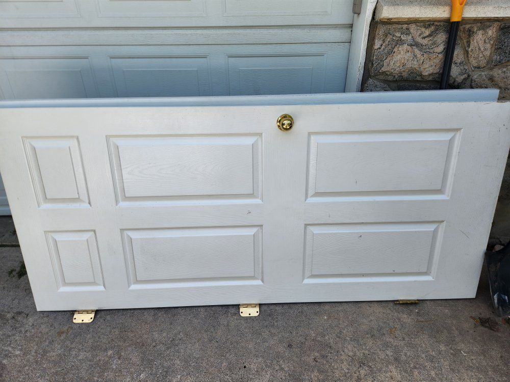 2 Closet Doors