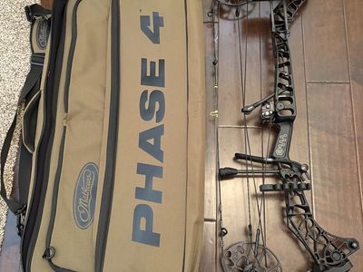 Mathews Phase 4 33 hunting bow