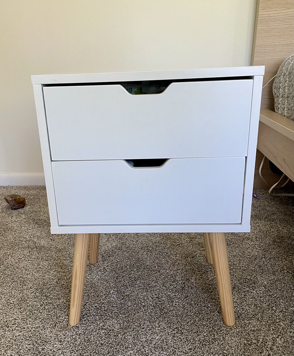 Set of Two White Nightstands / Side Tables with 2 Drawers in Great condition
