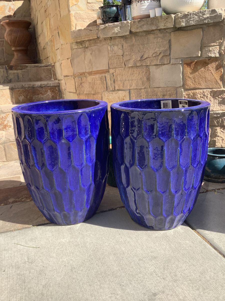 2 Beautiful Ceramic Pots