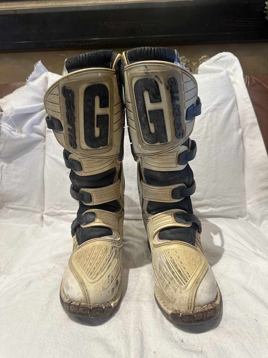 Gaerne SG10 men’s size 10 white with black trim motorcycle boots