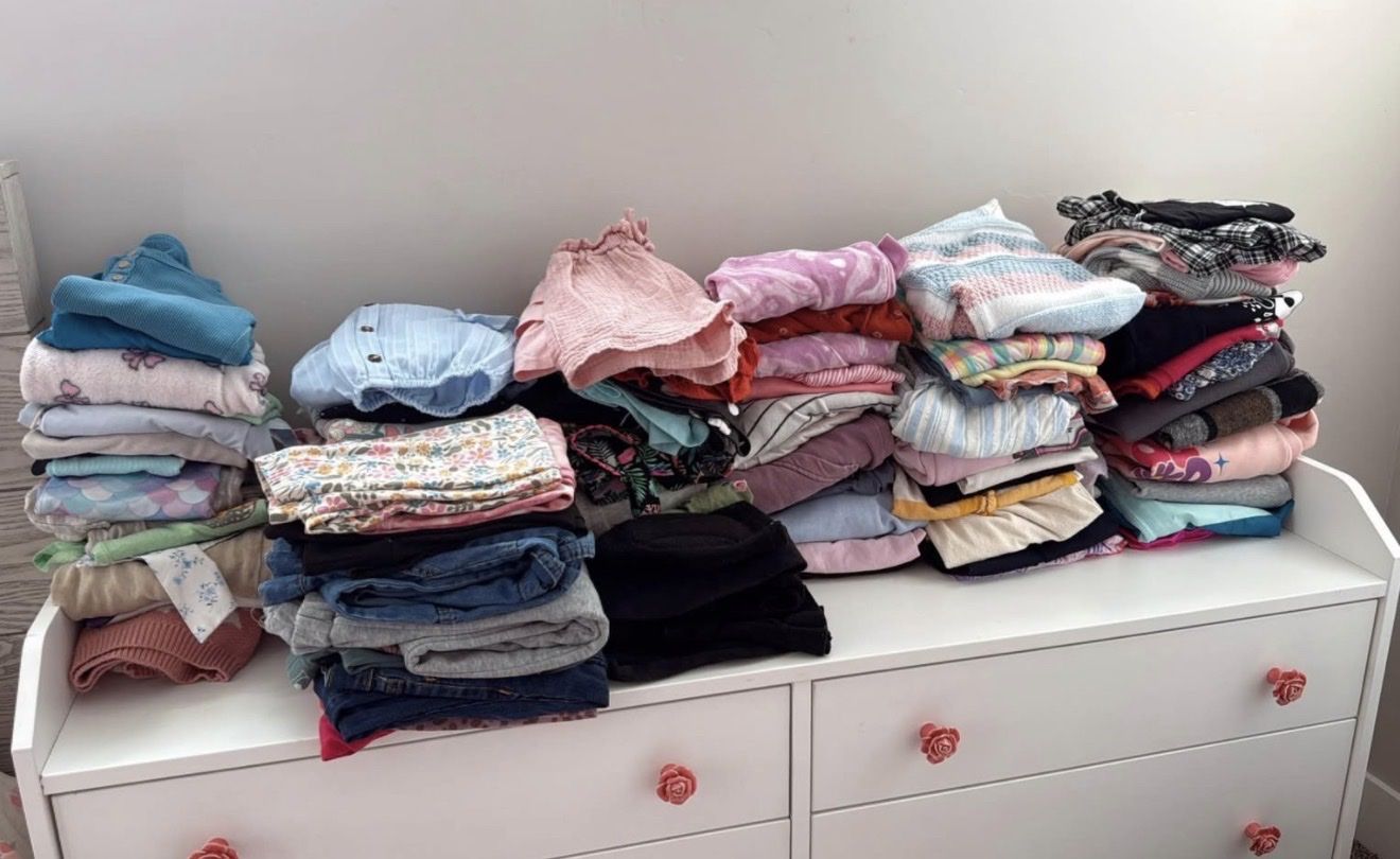 100+ Pieces Girls Clothing Lott Size 6/7