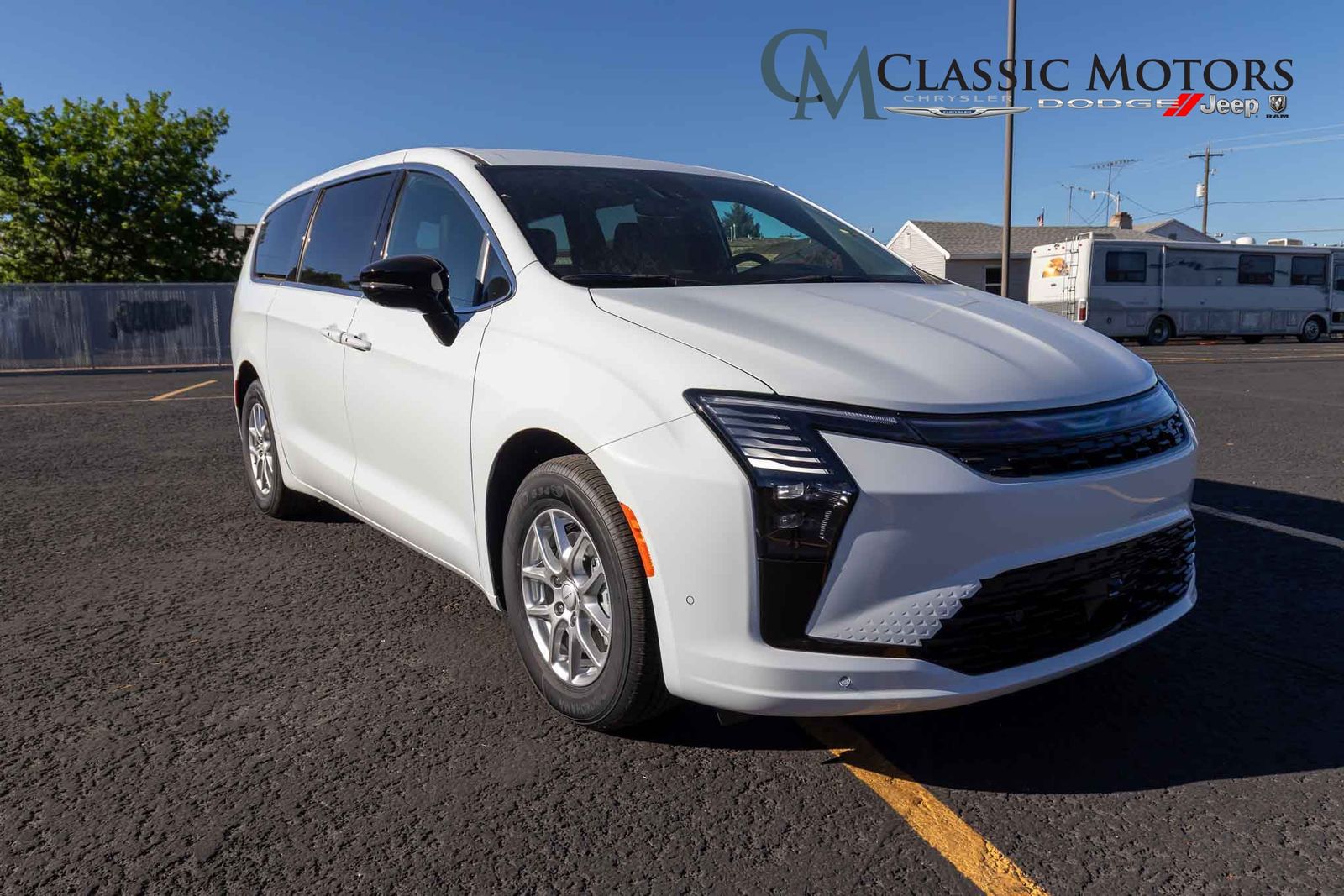 2027 Chrysler Pacifica Select