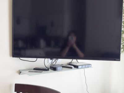 VIZIO E400i-B2 40-inch LED Smart TV with Wall Mount