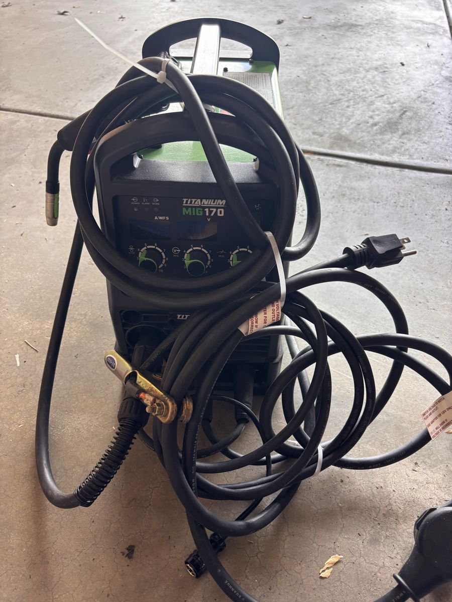 TITANIUM MIG 170 Flux Core/MIG Welder - New Condition, Ready to Use
