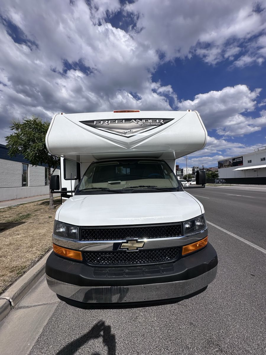 2025 Forest River Coachmen 21QSS – LIKE NEW!
