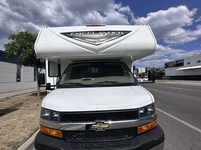 2025 Forest River Coachmen 21QSS – LIKE NEW!